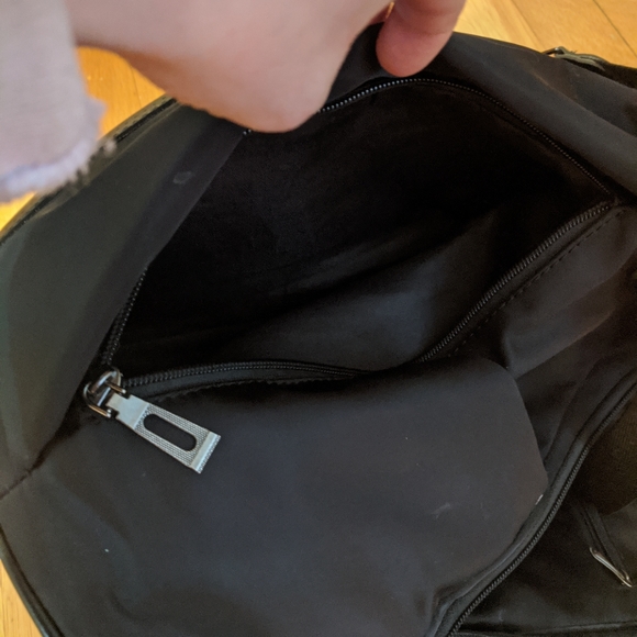 Black anti-theft backpack - Picture 4 of 7